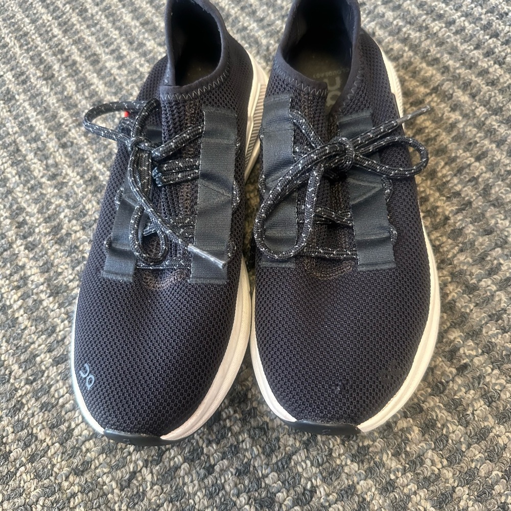 On Running Black and White Athletic Shoes Lightweight Breathable